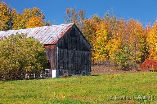 Autumn Barn_23582.jpg - Photographed near Perth, Ontario, Canada.